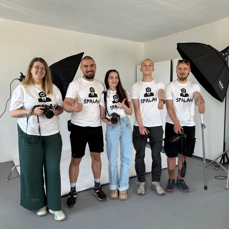 Привіт, ми крута команда студії "Спалах"