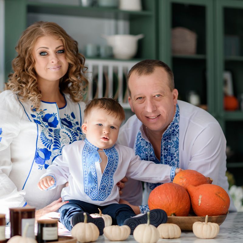 Каріна з родиною